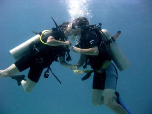 Couple earn their Dive Master Certification