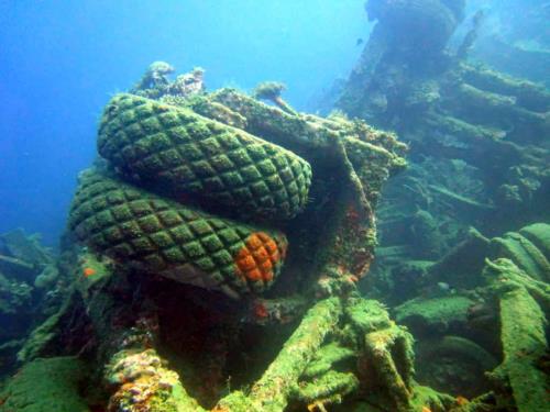 Million Dollar Point, diving in a huge US Army dump yard in Vanuatu!