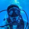 Untethered helmet diving with scuba tank