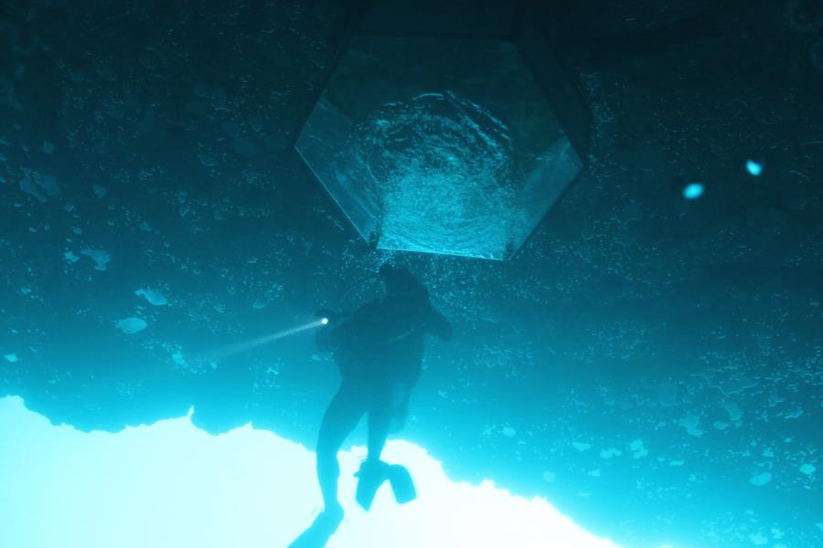 Blue Grotto Dive Resort - Diving bell