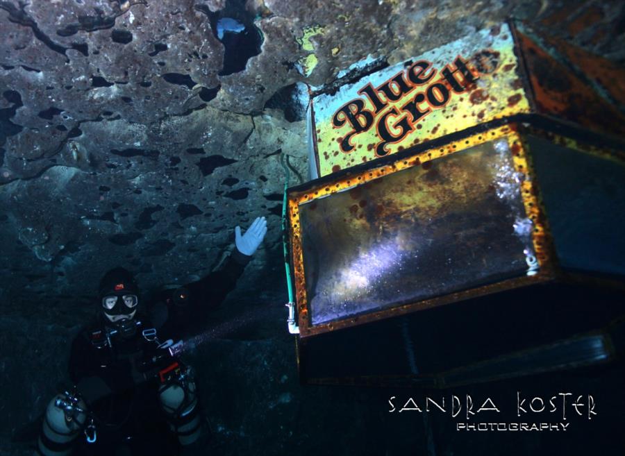 Blue Grotto Dive Resort - Paul welcoming all to the Blue Grotto bell.