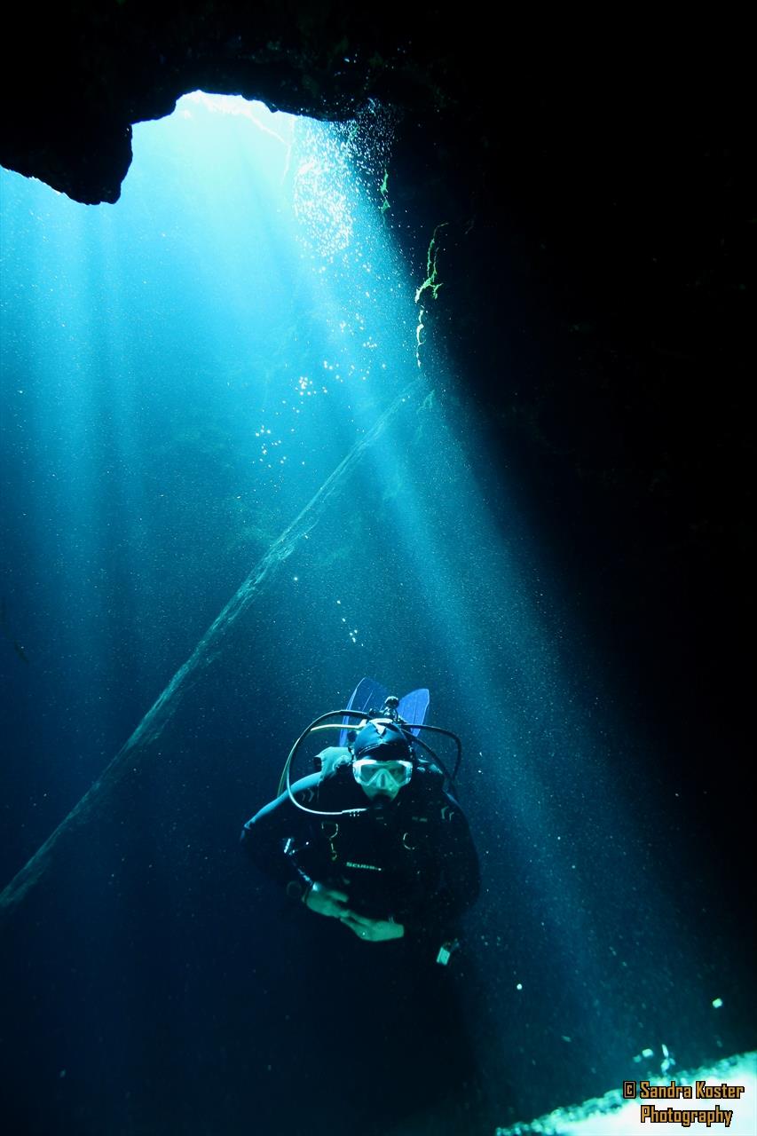 Jug Hole Spring, aka Blue Hole, Ichetucknee Park - Clay in the rays