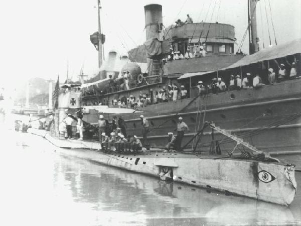 UB-88 WWI German sub - UB-88 transiting the Panama Canal