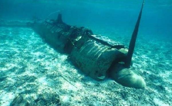 Zero fighter Mitsubishi A6M Navy Type 0 - Underwater plane wreck