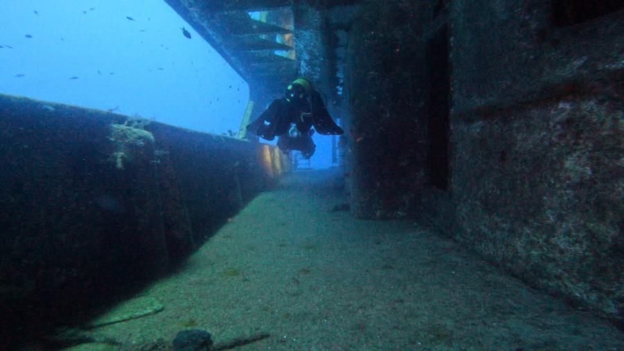 Um El-Faroud - Oil Tanker Wreck, Zurrieq, Malta - Um El-Faroud - Promenade Deck