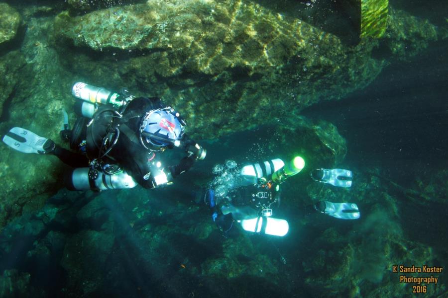 Wes Skyles Peacock Springs State Park - Multi diver descent