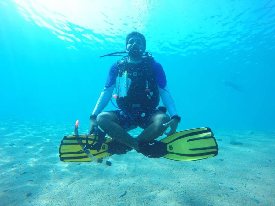 Dahab Islands - Hovering