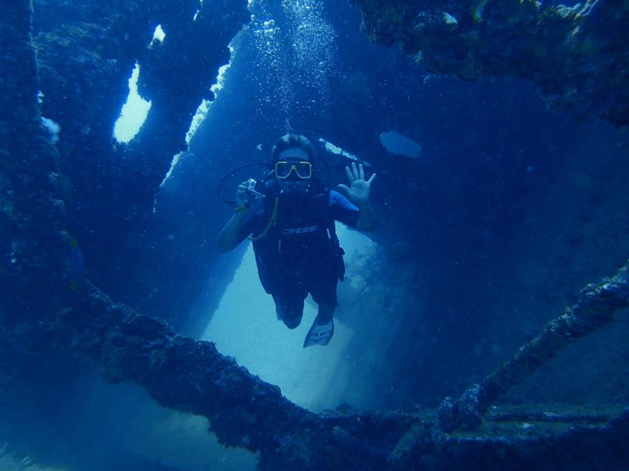 1st wreck dive! (the Antilla, largest wreck in the Caribbean)