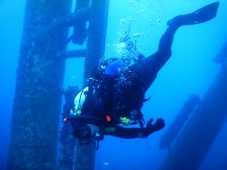 Descending under oil rig Eureka