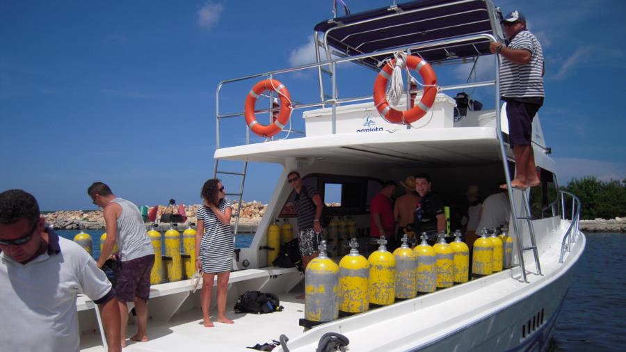 Cayo Largo dive boat