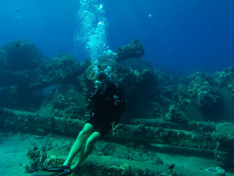 relaxing on the bottom of the ocean scuba guide