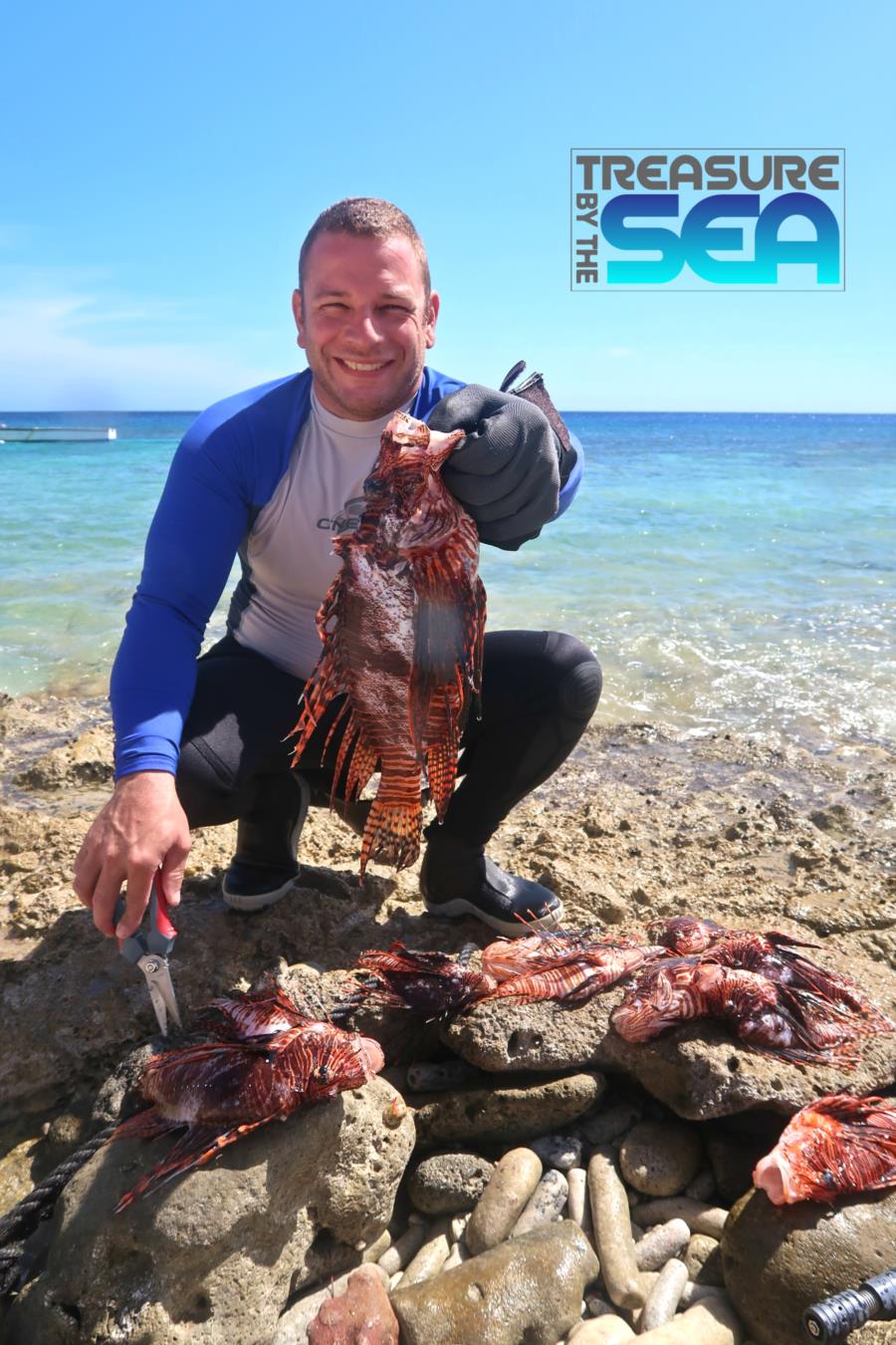 Hunting lionfish at Playa Frans, Bonaire