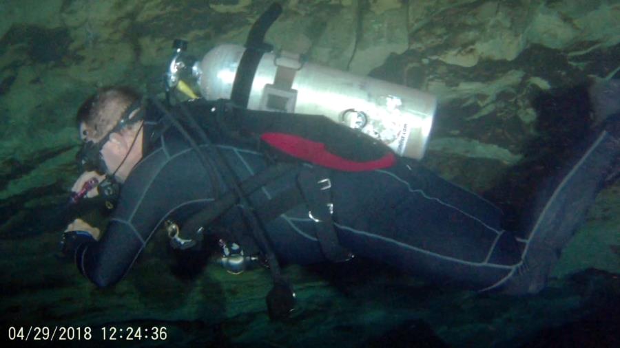 Cenote diving