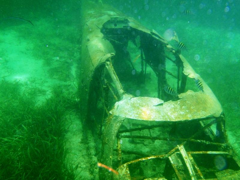 Cococay - Plane wreck