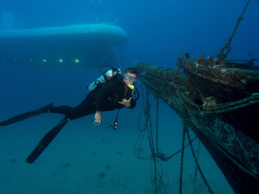 Carthaginian - Atlantis Submarine cruising by.