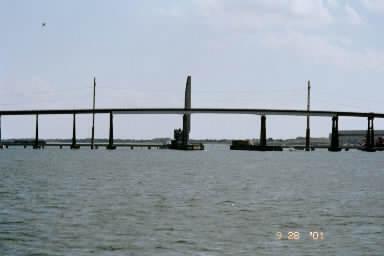 Morehead City railroad bridge - Railroad bridge is the lower one rt 70 is the higher