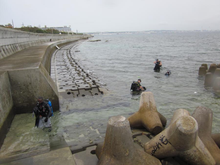 Sunabe Sea Wall aka Sunabe Seawall - Typical dive entry/exit sites along the sea wall