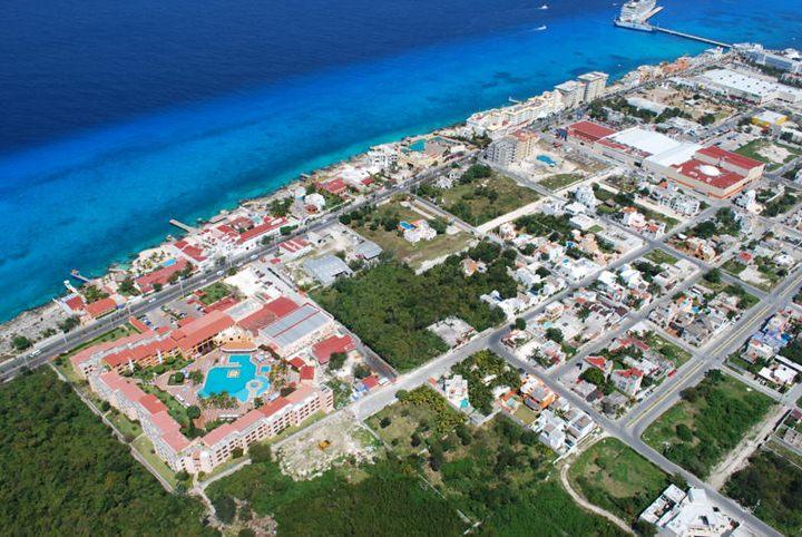 Hotel Cozumel & Resort - The big place with the pool