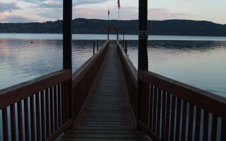 Mike’s Beach Resort - Looking down pier towards the water