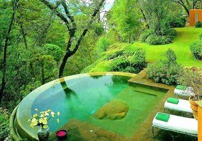 Bali pool, anyone know which resort?