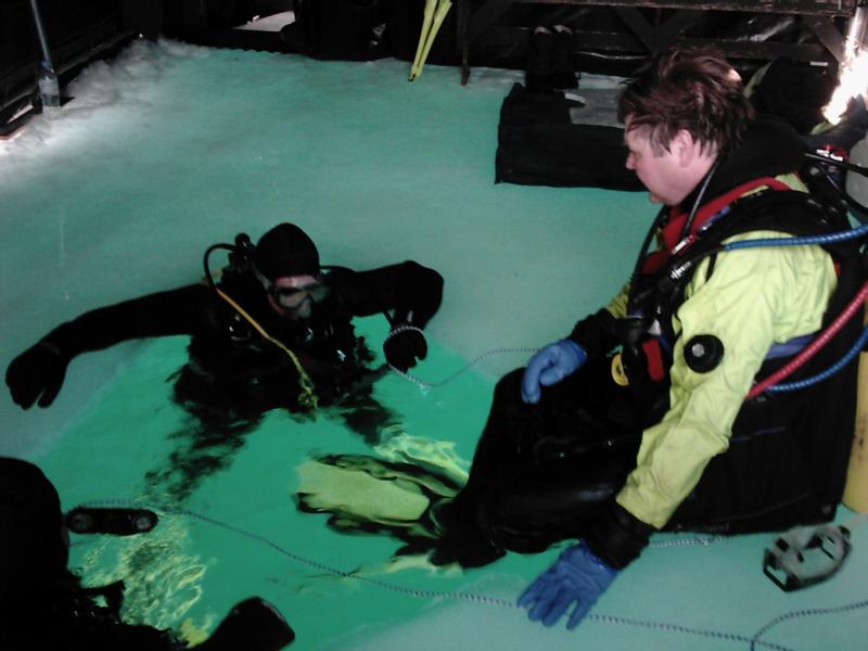 ice dive im in the water night dive