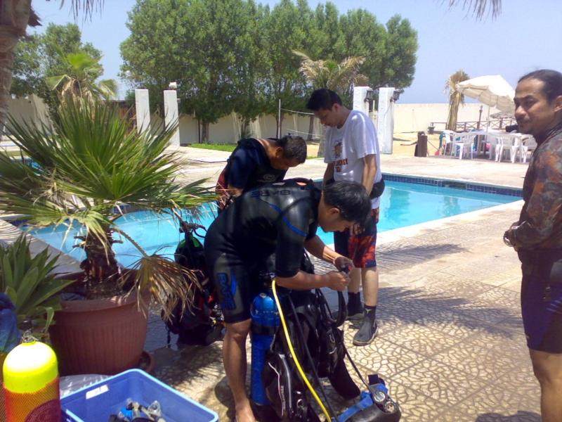 Getting ready for my first discovery of scuba diving