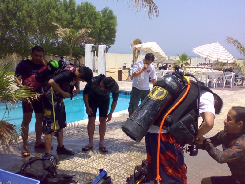 Getting ready for my first discovery of scuba diving