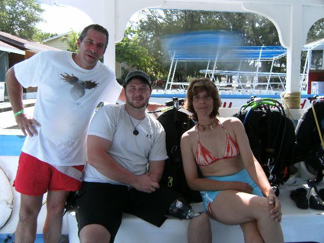 Diving in Roatan with a disabled/able diver 