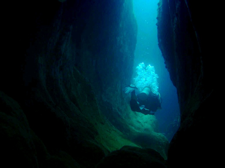 Geniqui Caverns