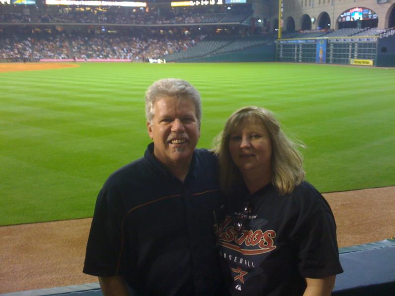 at the ASTROS game... been to 10 this season 09