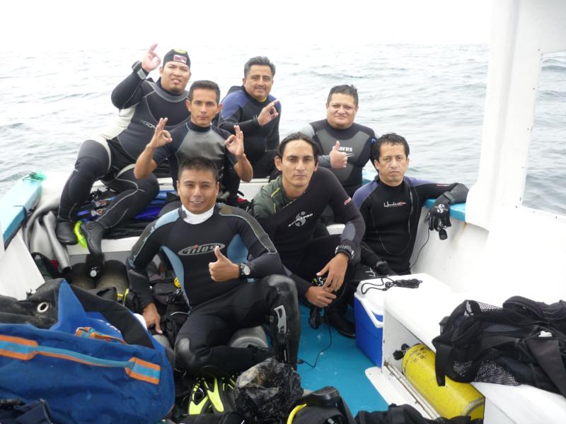 Ecuabuzos divemaster course