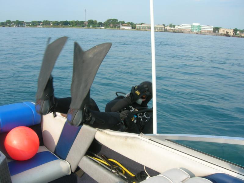 Chris starting a drift dive in the St.Clair River