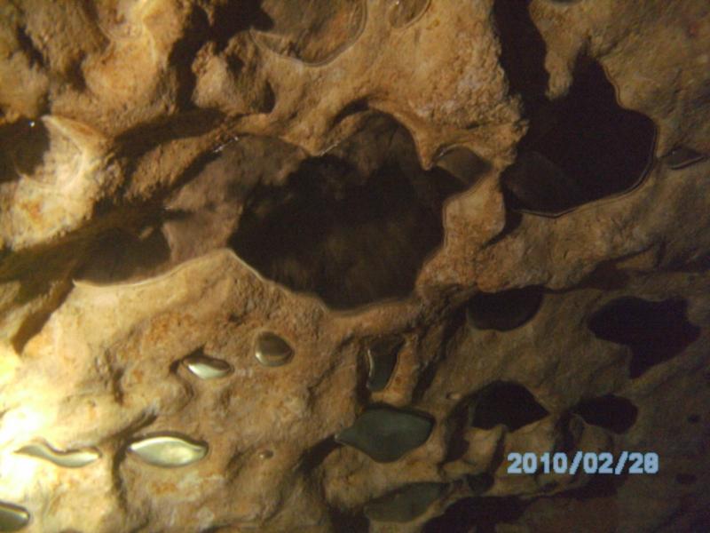 Air Bubbles on the roof of the Cavern area look like liquid Mercury