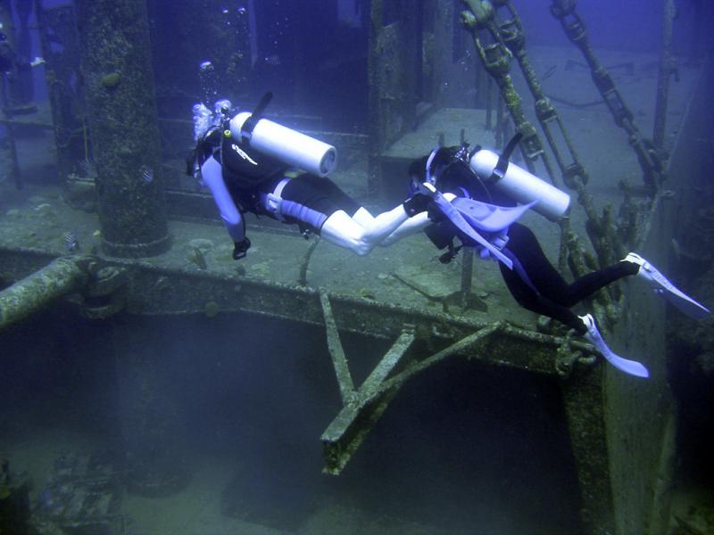 Two divers on the Hermes - Bermuda 2007