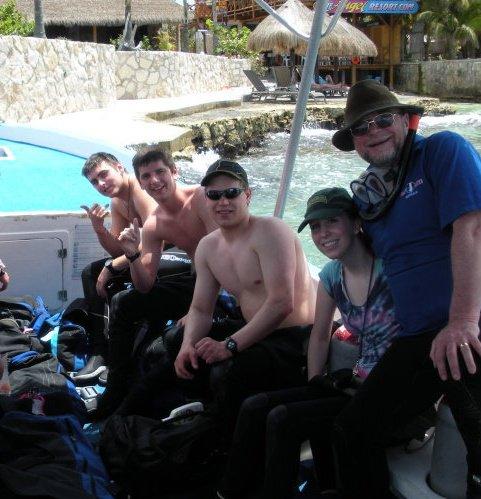 Heading our for some drift dives in cozumel, mexico with the boat and Lord the coolest instructor