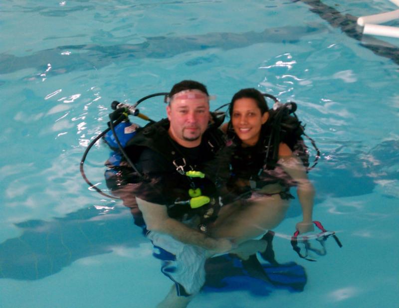 Wife tries out scuba at the pool