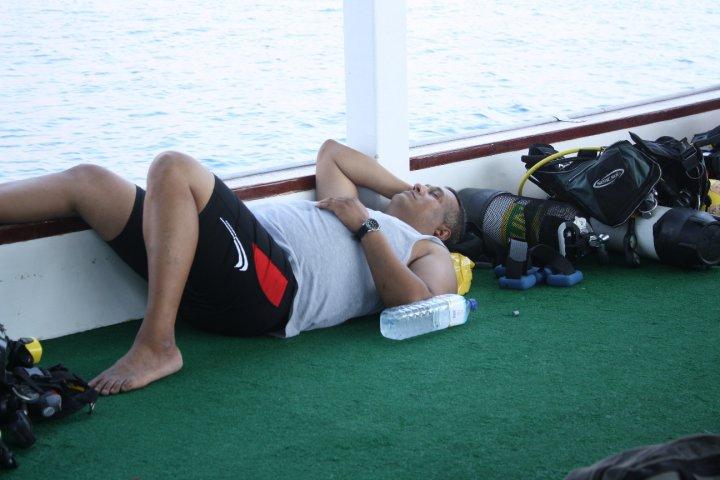 relaxing enroute to a dive