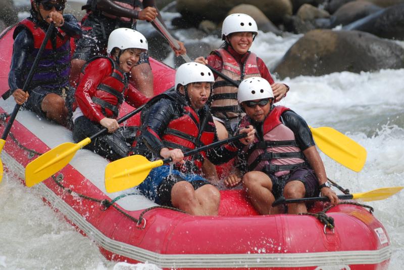 Divers Paddling