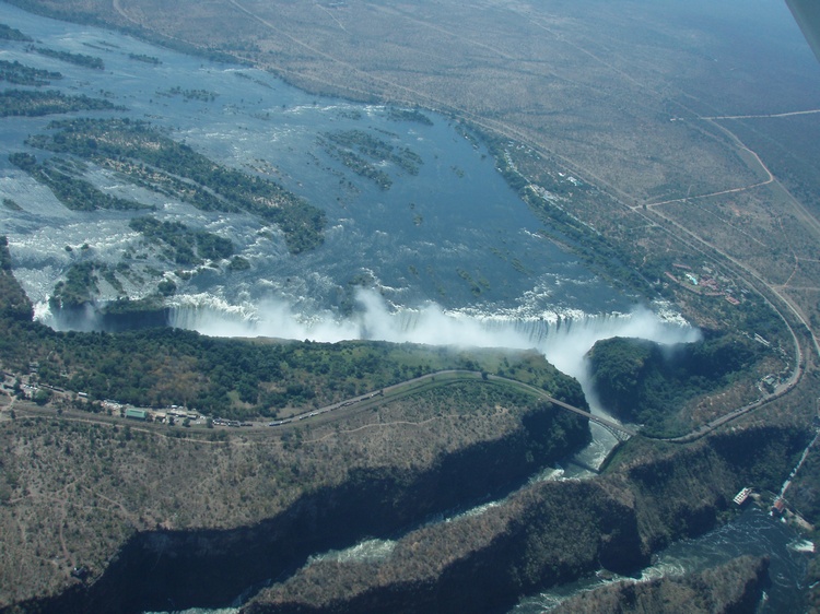 Flying over Victoria Falls - Cessna 206
