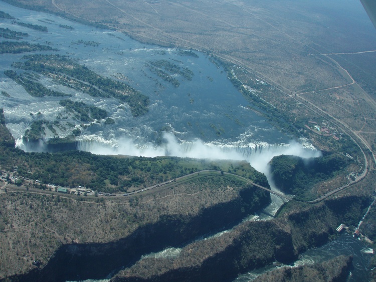 Flying over Victoria Falls - Cessna 206