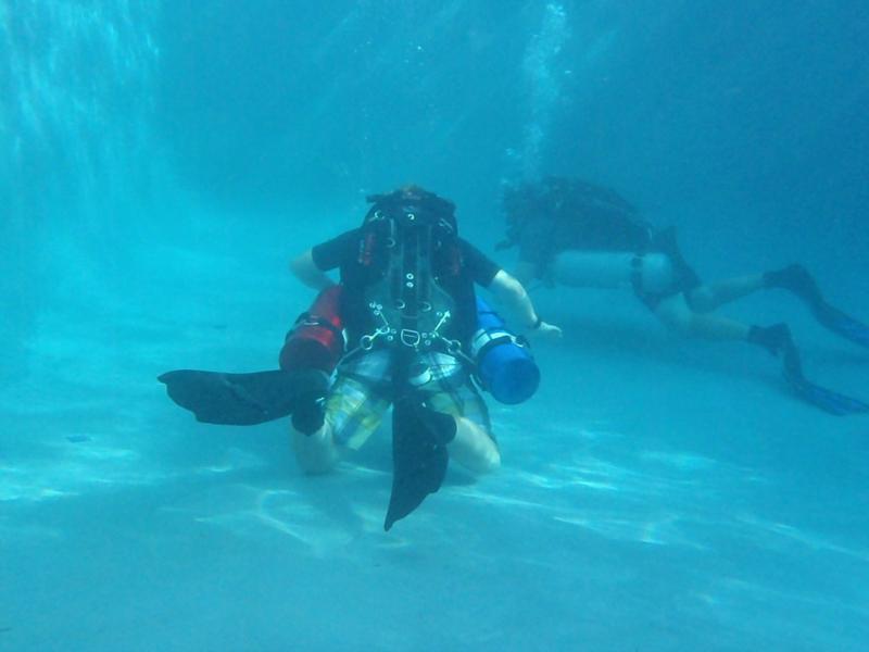 Me Sidemount in Pool3