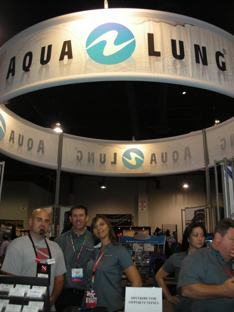 DEMA 08 - Greg from Dive Buddy and reps from Aqua Lung