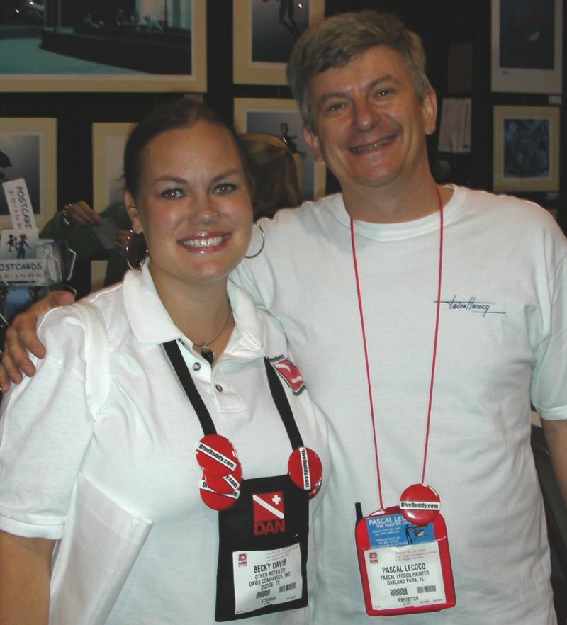 DEMA 08 - Becky from Dive Buddy with painter Pascal Lecocq (www.pascal-lecocq.com)