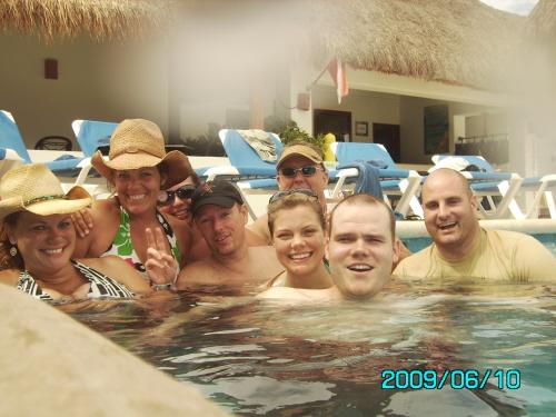 Our Group - Becky, Carrie, Leah, Dennis, Alicia, Chris, Bill and Greg - Cozumel 2009