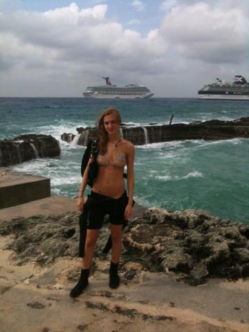 Chilly day and rough seas in Grand Cayman, but we’re gonna give diving a go!