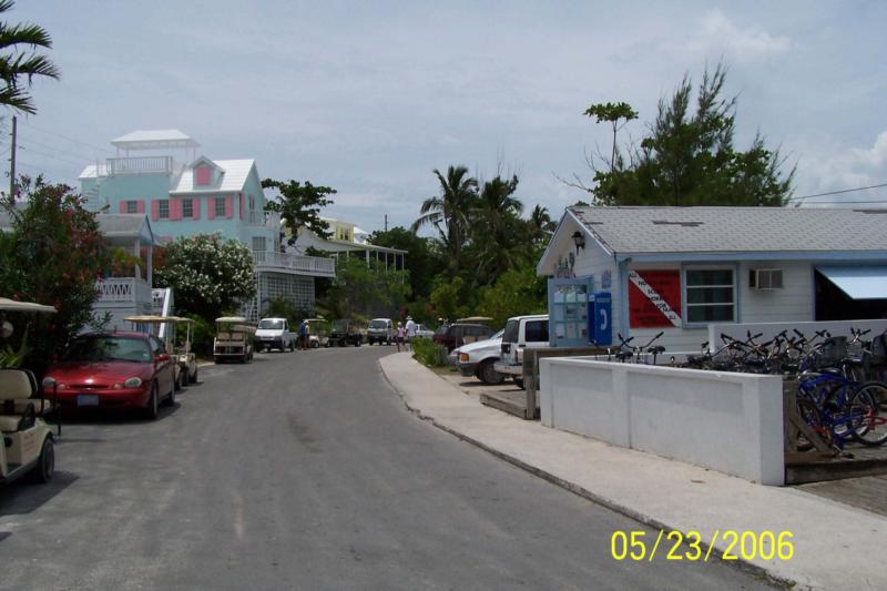 Froggy’s Dive Center in Hope Town