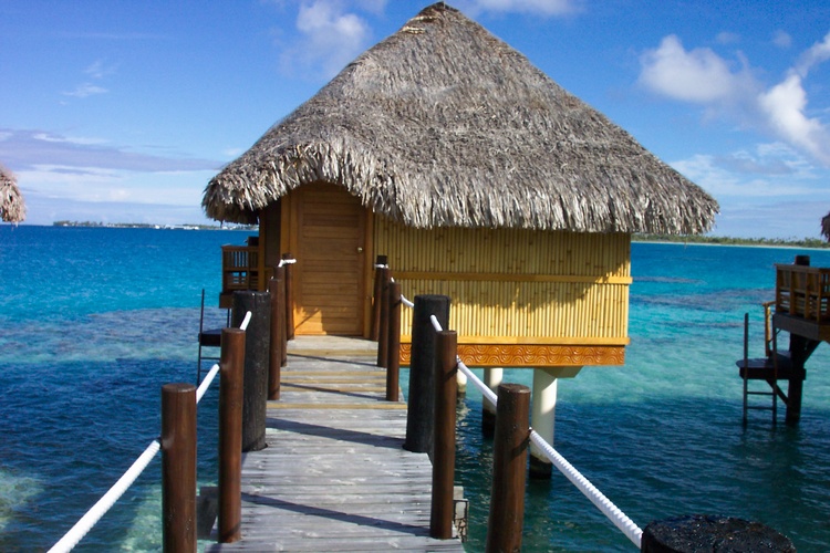 Our o/w bungalow Manihi, French Polynesia (c) 2004