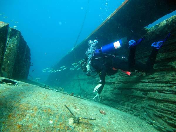 VALENTINA  on wreck  St. Barths USVI April 2009