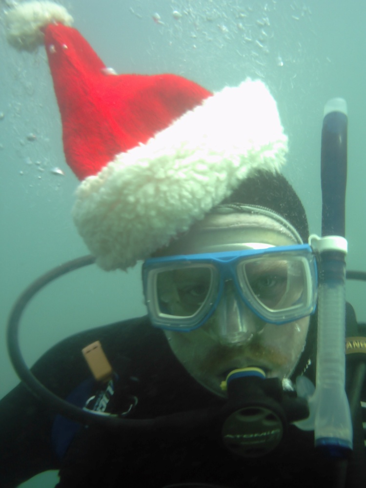 Santa Diver Jeff at Fisherman`s Cove - 12/15/2007