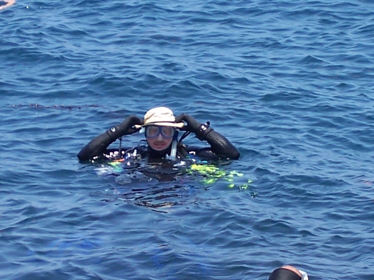 Adjusting my hat before descending for Deep Specialty at Casino Pt., Catalina, Aug 5, 2007